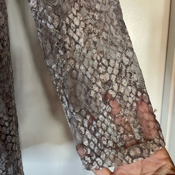 Urban Mix Snake Print Sheer Long Sleeve Beaded Top. Size 1XL - Picture 6 of 10
